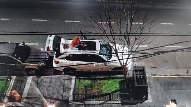 Una mujer destrozó con un matafuego la camioneta BMW X5 del abogado penalista Raúl Berizzo Una mujer destrozó con un matafuego la camioneta BMW X5 del abogado penalista Raúl Berizzo