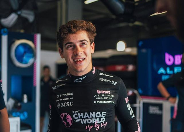 La sonrisa de Franco Colapinto en los boxes de Interlagos lo dice todo. Seguirá en la Fórmula 1 y en Alpine.