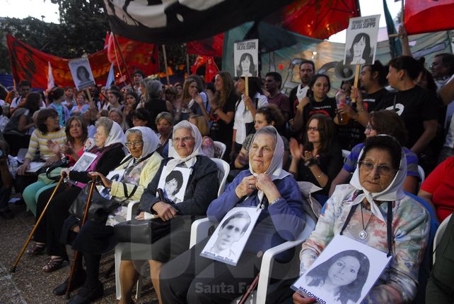 Las Madres santafesinas opinaron sobre el proyecto de declarar a los pañuelos emblema nacional