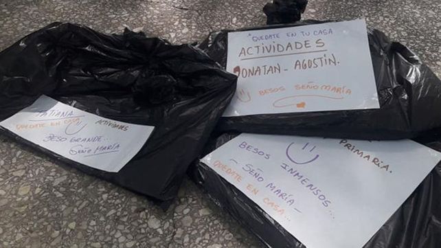 María reparte a sus alumnos la tarea