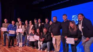 Puerto San Martín: Más de 150 vecinos recibieron certificados de capacitación laboral