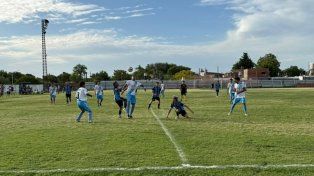 Peñarol cumplió su primer objetivo en el certamen.