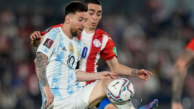 Figuras. Messi y Almirón