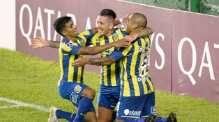 Central se floreó, goleó, es líder y quedó a un paso de los octavos de la Copa Sudamericana