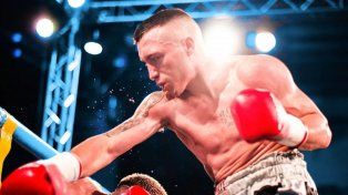 Argañaraz demolió a Ruiz y se calzó el cinturón argentino superwelter
