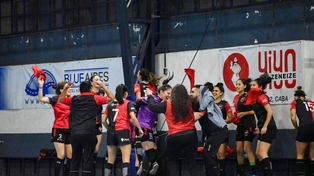 Festejo leproso. Las chicas metieron un triunfazo como visitante ante el puntero Alvear Club.