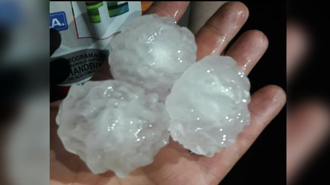 Granizo de grandes dimensiones sorprendió a los habitantes de Santo Tomé y San Carlos Norte a la madrugada