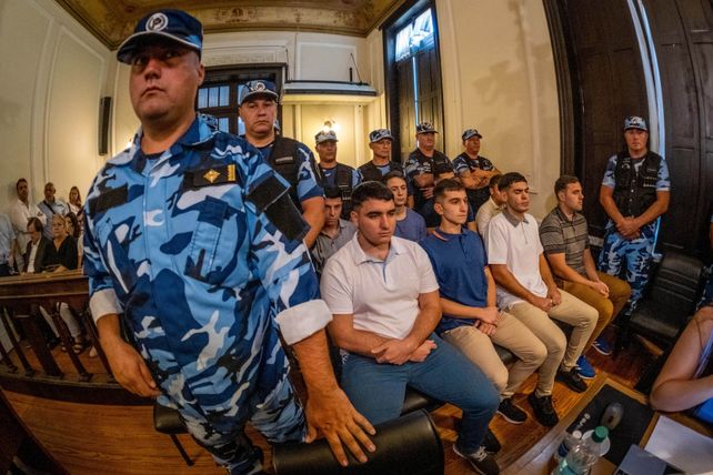 Vista de la sala de audiencias donde se desarrolló hasta ahora el juicio con los ocho rugbiers (actualmente detenidos) sentados.