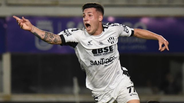 Lucas Besozzi con la camiseta de Central Córdoba de Santiago del Estero