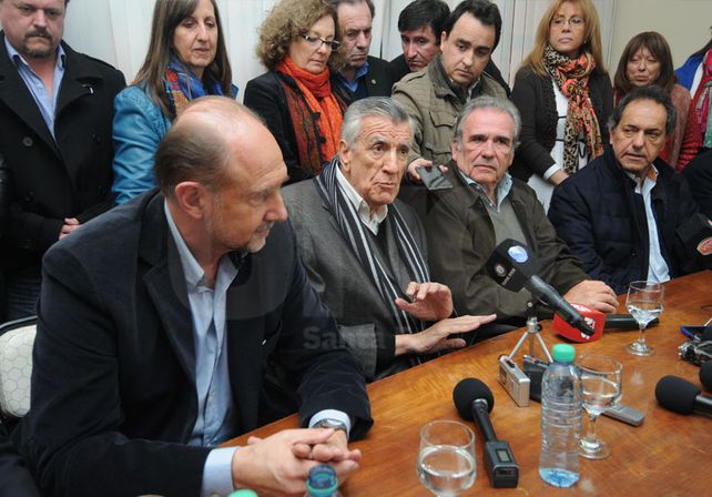 Plana mayor. Olivera junto a Scioli
