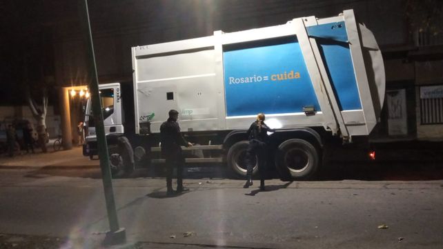 Un camión de recolección de residuos de la empresa Limpiar fue baleado este viernes por la noche en San Luis al 4500.