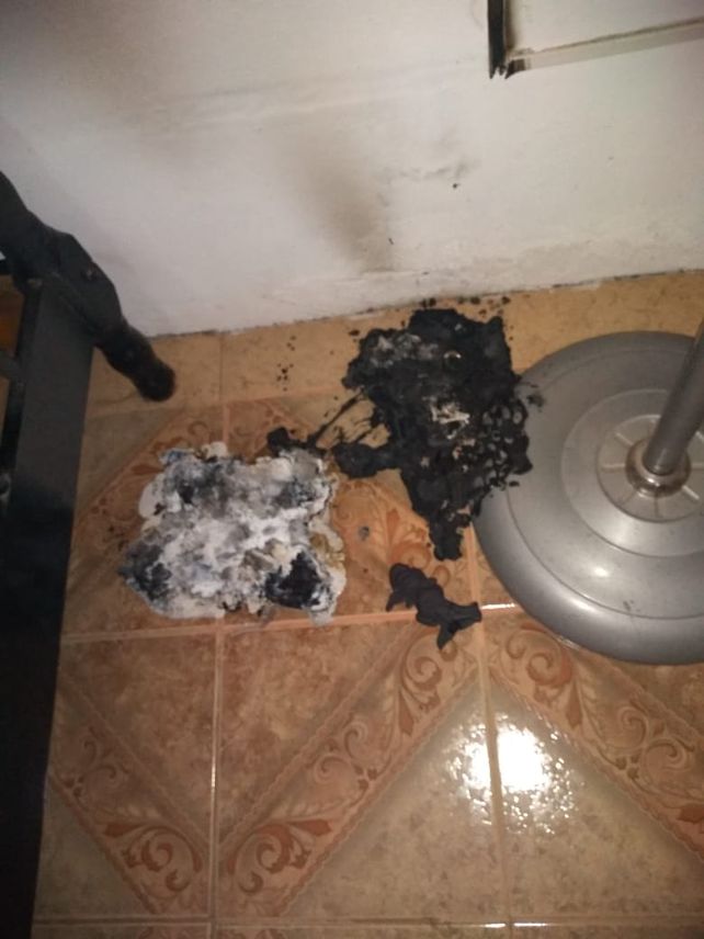 Hallan a una mujer muerta en un escenario con tintes de magia negra