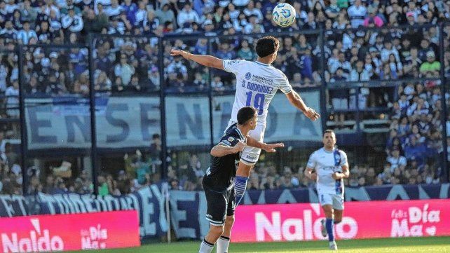 Godoy Cruz pisó fuerte en La Plata.