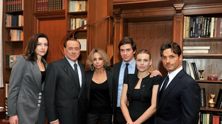 Berlusconi, rodeado de sus cinco hijos y herederos.