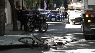 La bicicleta del joven ciclista quedó totalmente destruida producto de la caída del techo del camión.&nbsp;