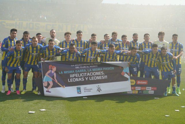 En la previa del clásico todo el plantel de Central posó para la foto.