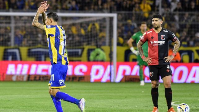 Ángel Di María fue la figura de Central en el último clásico ante Newells. Banega sufre la derrota.