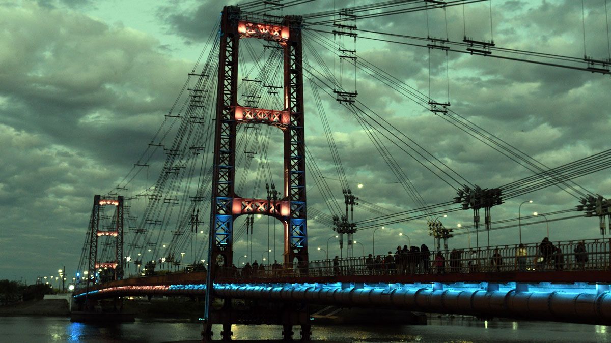 Uno Santa Fe | Santa Fe vuelve a tener su postal nocturna: el Puente Colgante recuperó sus luces