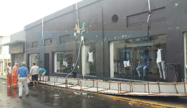 El temporal provocó anegamientos y destrozos en Paraná
