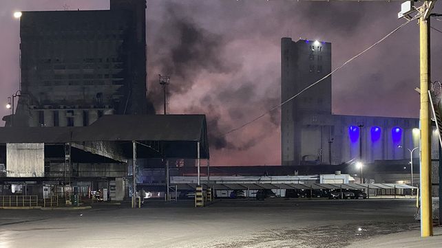 Alarma en el puerto de Rosario. El incendio se produjo esta madrugada en una de las cintas transportadoras
