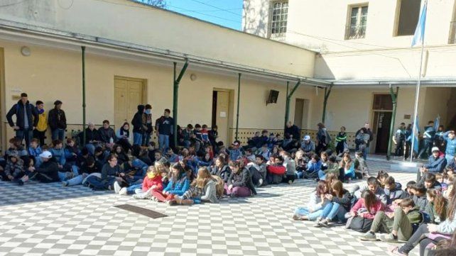Desconocidos ingresaron a la Escuela Alberdi
