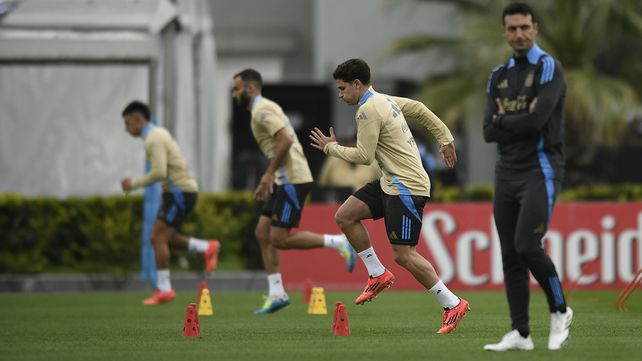 Lionel Scaloni mantiene a la selección nacional en un alto nivel y liderando la tabla de las Eliminatorias.