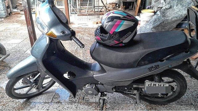 La moto secuestrada en el operativo.