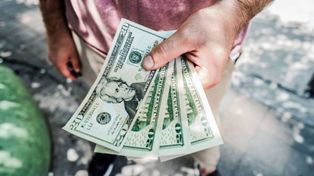 El impuesto país segurá en vigencia hasta el próximo 23 de diciembre.