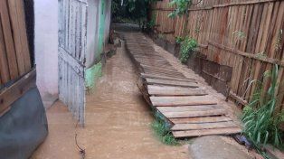 Las lluvias generaron inconvenientes en distintos puntos de la provincia. En Concordia se desbordó el arroyo Los Ceibos en el barrio Villa Adela