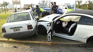 Así quedó el BMW en el que viajaba Ricky Centurión que ahora juega en Boca