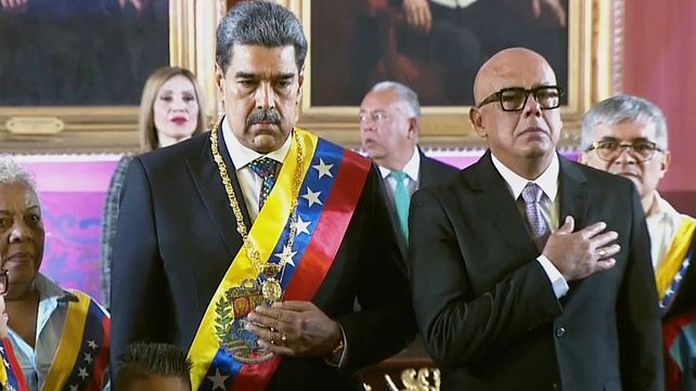 Nicolás Maduro asumió un nuevo y controversial mandato en Venezuela tras una juramentación cargada de simbolismo y controversia internacional. Cargó contra Javier Milei