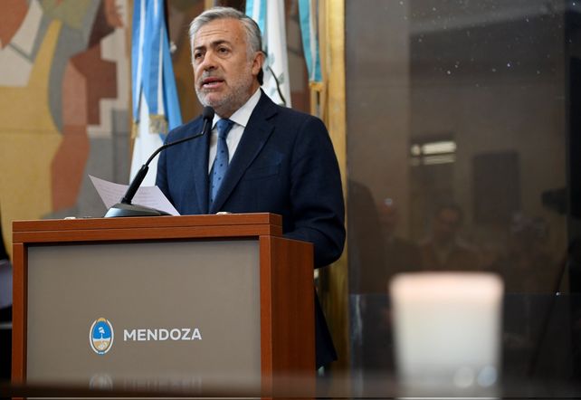 El mandatario mendocino arremetió contra la conducción nacional del radicalismo.