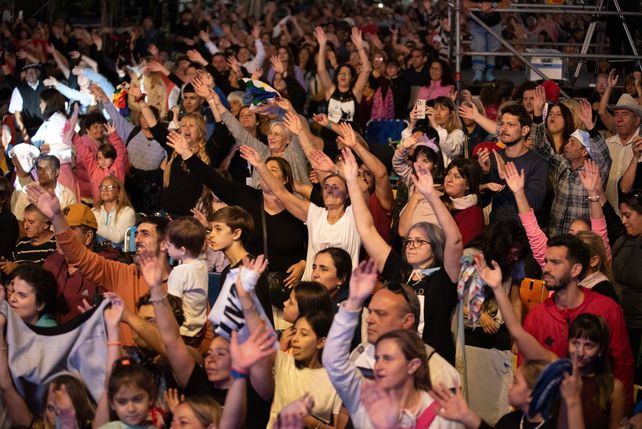 General Lagos celebró su 127º aniversario con un multitudinario desfile institucional y un gran festival popular