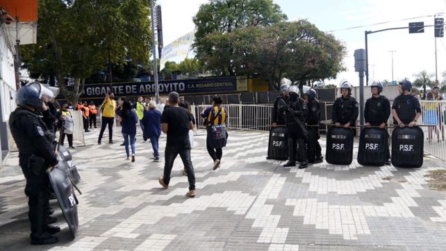 Los canallas copan las inmediaciones al Gigante de Arroyito y la ciudad palpita el clásico