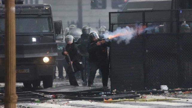 Agrupaciones de izquierda y movimientos sociales marchan contra la aprobación de la Ley Bases y Paquete Fiscal. Ministerio de Seguridad dispone operativo&nbsp;