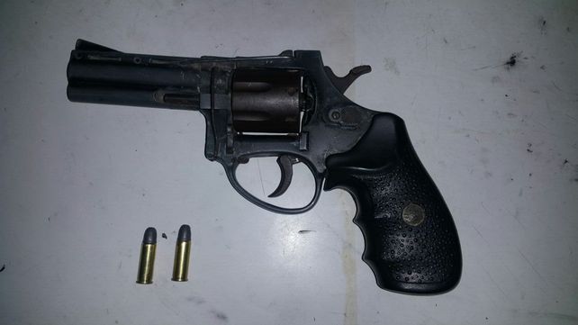 Tras un tiroteo, detuvieron a un hombre con un revólver 32 cargado en Villa del Parque