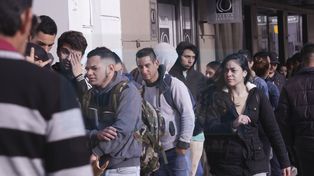 Extensa cola por un trabajo: La mayoría hace más de un año que está sin empleo