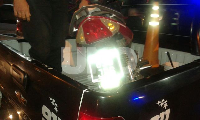 Detuvieron a dos delincuentes que robaron una moto en Candioti Norte