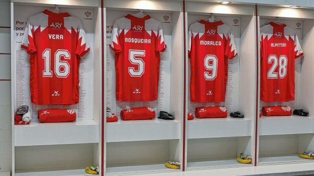 Unión debutó ante Estudiantes con una camiseta especial