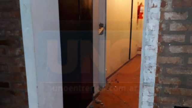 Había barreteado la puerta de un edificio con intenciones de robo y fue descubierto