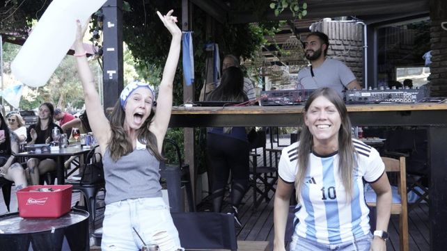 Locura total tras el triunfo de la selección argentina y el pase a cuartos de final.