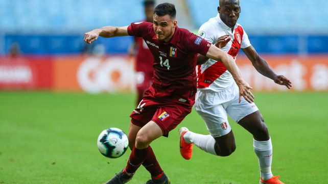 Luis del Pino Mago se la lleva en el partido entre Venezuela y Perú de la Copa América. Fue titular en 4 partidos.