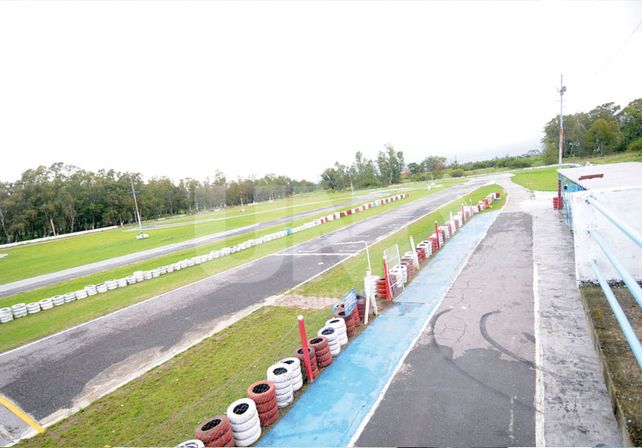 El circuito Cuenta con tribunas en cada costado y