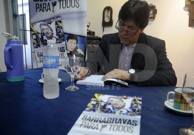 Lugones dice que se blanqueó la relación de los barras y la política