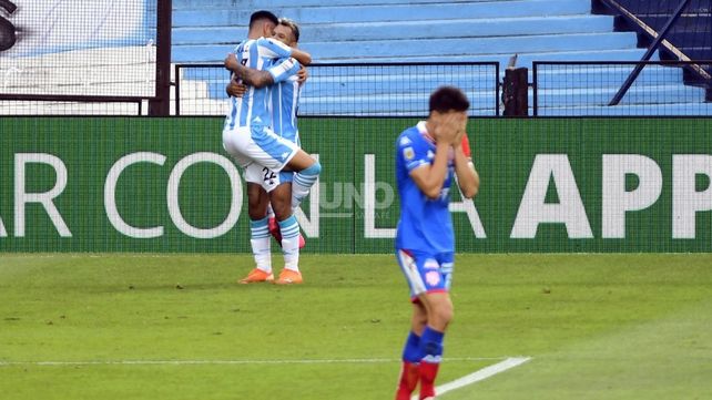 Unión cae ante Racing por 1-0 con gol del juvenil Carlos Alcaraz.