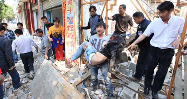 Al menos 14 muertos y 135 desaparecidos por un terremoto en China
