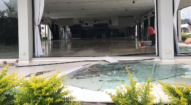 Los detrozos en la zona del puerto