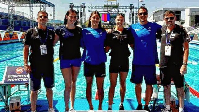 La delegación Argentina que competirá en el Campeonato Pan Pacific en Estados Unidos.