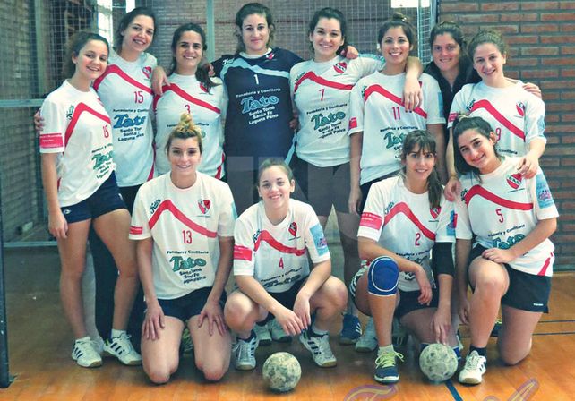 1-Handball. Con un equipo de damas y otro de caballeros (menores y adultos) pretende dar el salto de calidad.