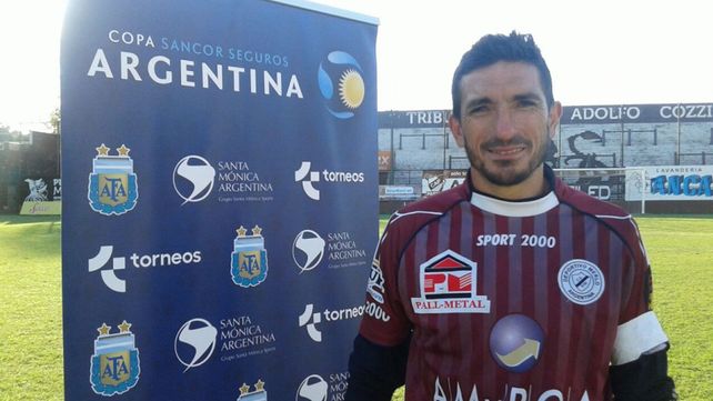 El arquero santafesino tuvo su última experiencia como futbolista en el club Deportivo Merlo.